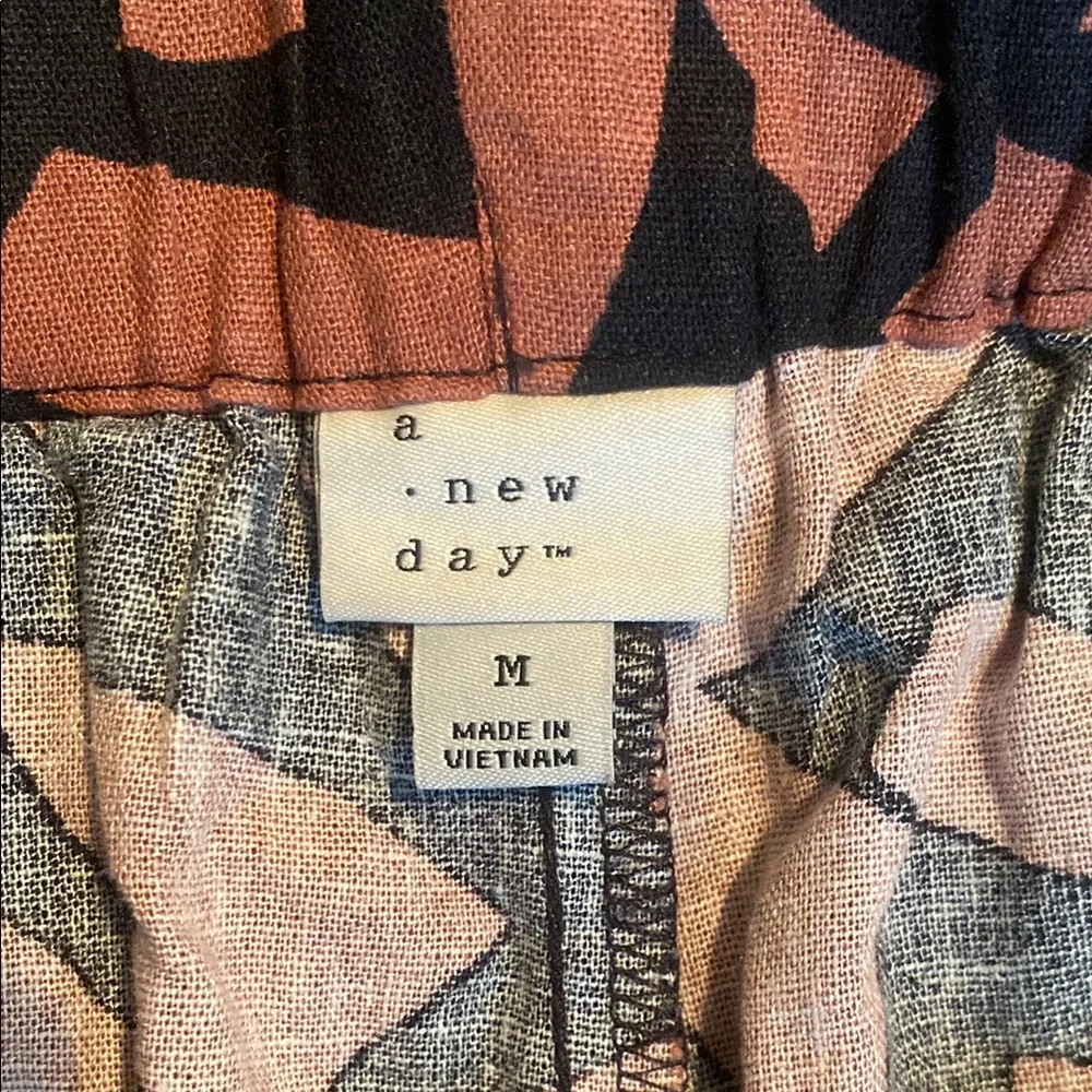 A New Day - Women’s High Waist Black and Burnt Orange Linen Blend Shorts - Picture 5 of 6